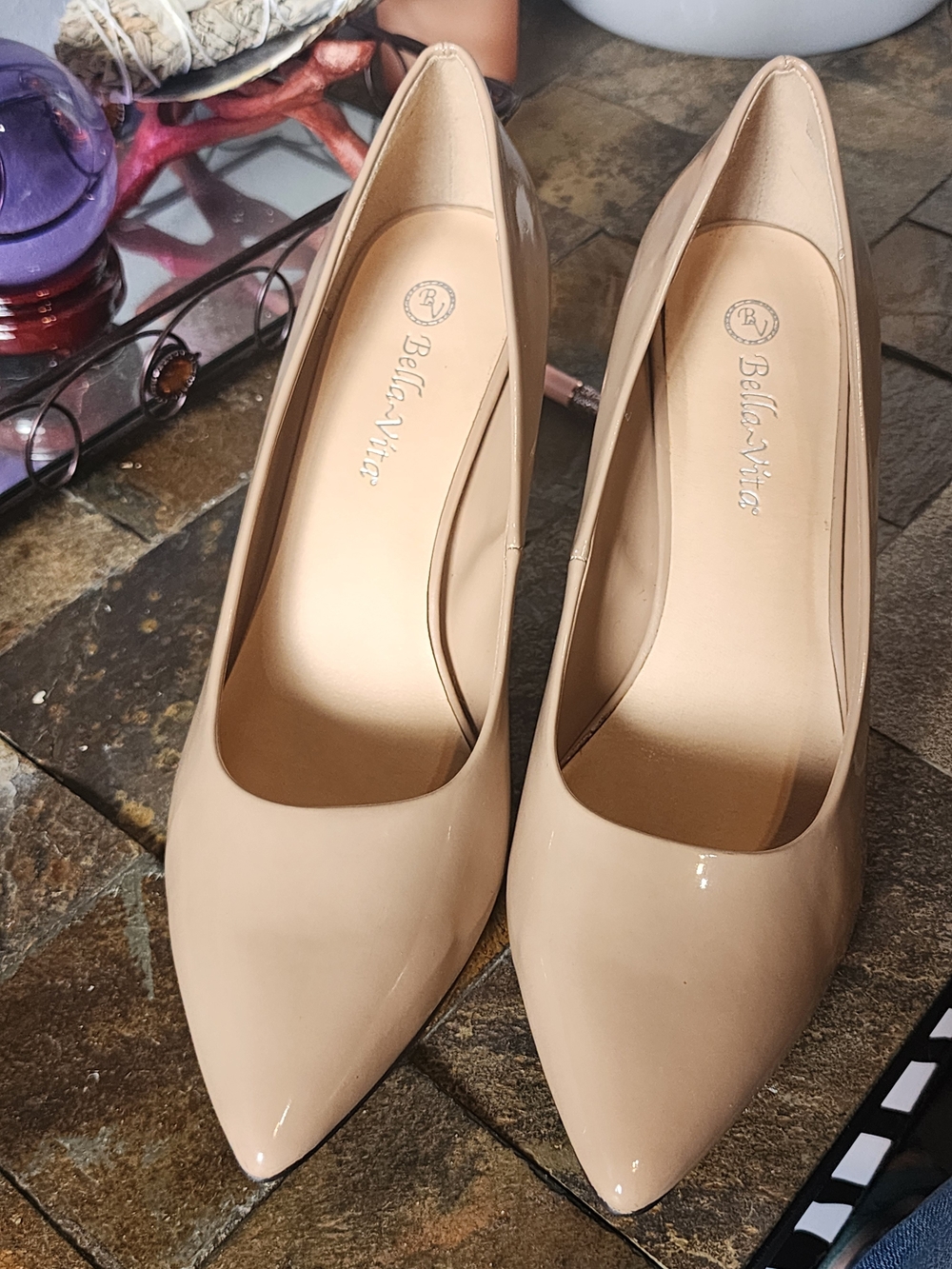 Bella Vita Define II Dress Pumps Pointed Toe Tan Patent Heels Sz 12 N